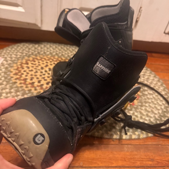 The Burton Sapphite snowboard size 6 boots. Black with purple accents. Durable - Picture 5 of 12